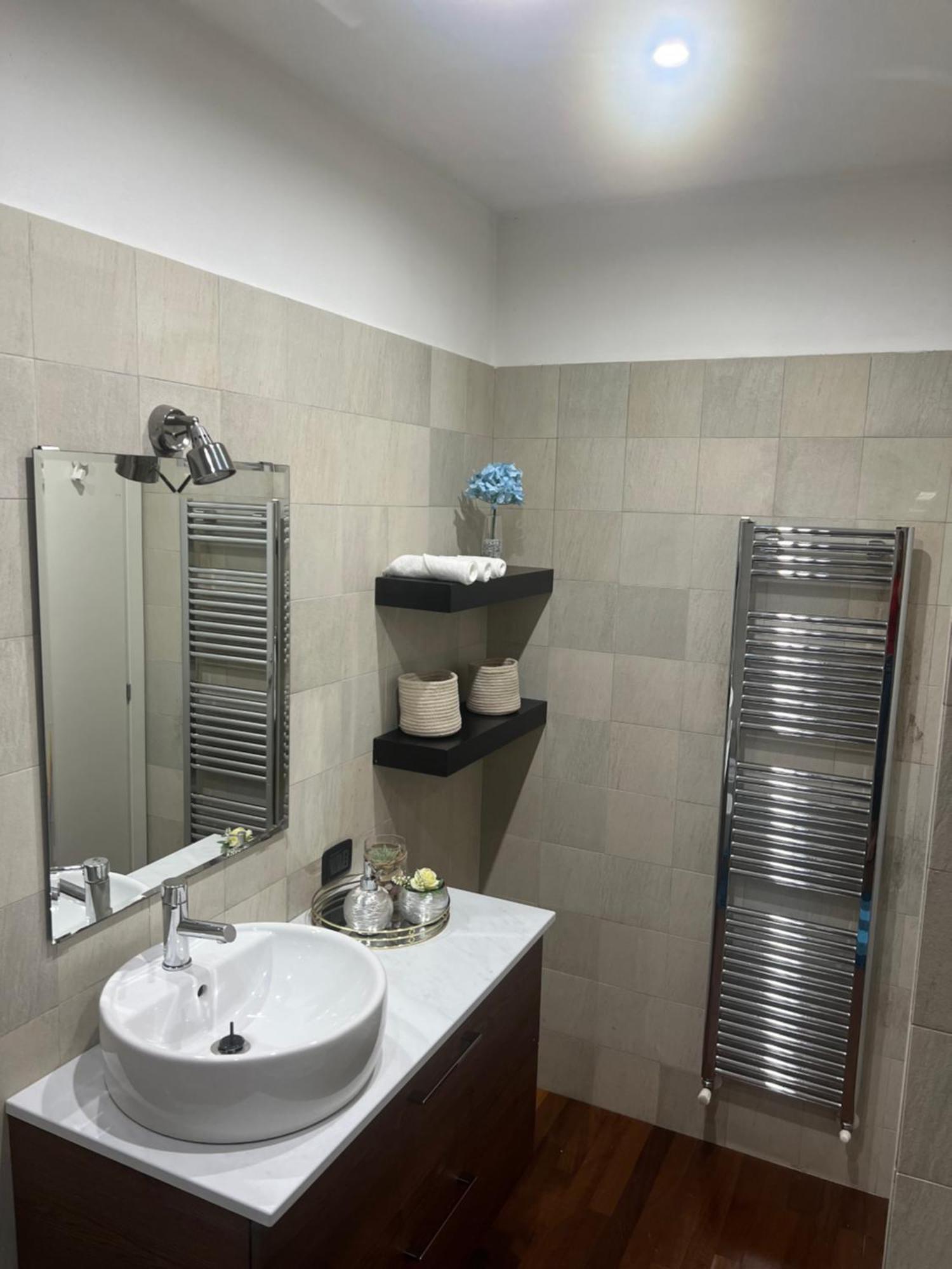 B&B Resilienza - Camera Privata Con Bagno Lecco Exteriör bild