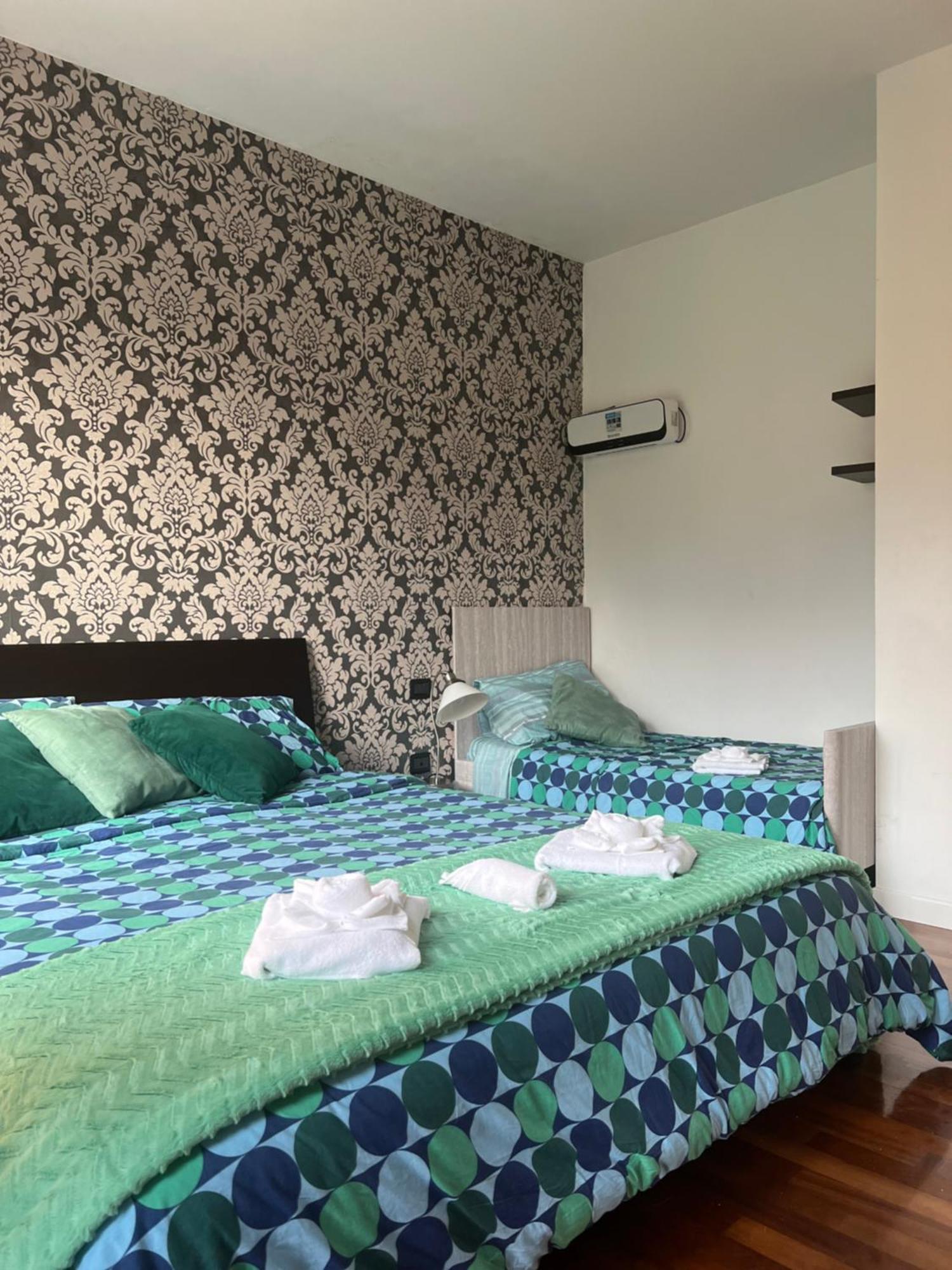 B&B Resilienza - Camera Privata Con Bagno Lecco Exteriör bild